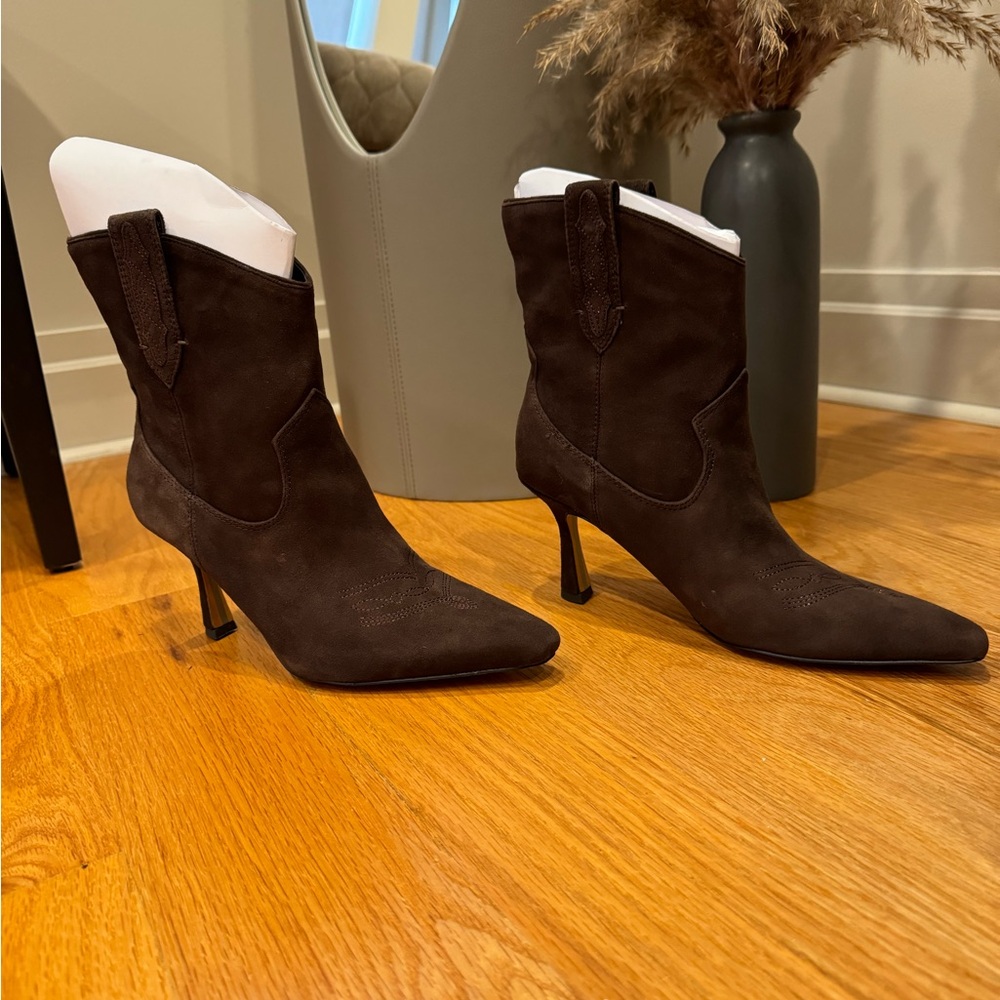 BNIB Sam Edelman natural suede booties